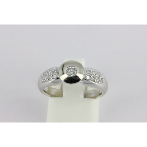 Sõrmus 17-teemantiga