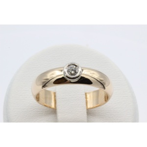 Sõrmus suure teemantiga