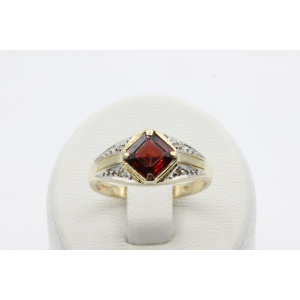 Sõrmus kivi ja 4 teemantiga