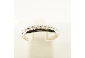 Sõrmus 5-teemantiga