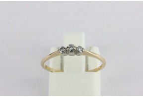 Sõrmus 3-teemantiga